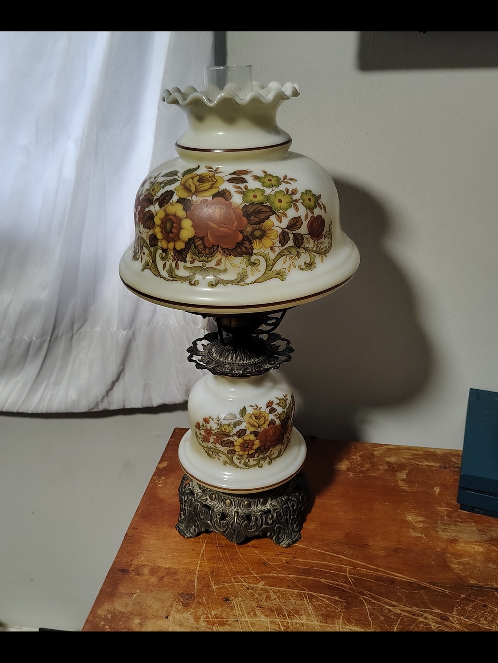 Quoizel Vintage 1973 Gone With The Wind Milk Glass Hurricane Lamp